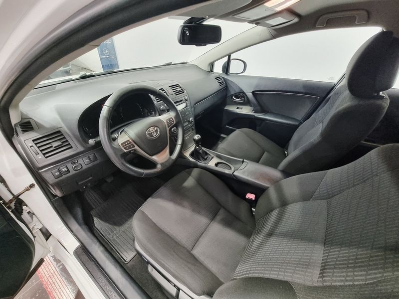 Toyota Avensis bild 6