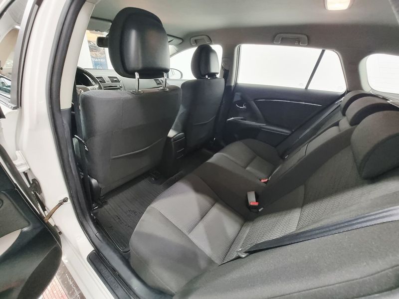 Toyota Avensis bild 10