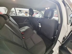 Toyota Avensis bild 23