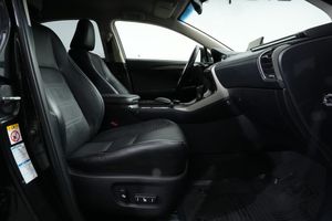 Lexus NX bild 18