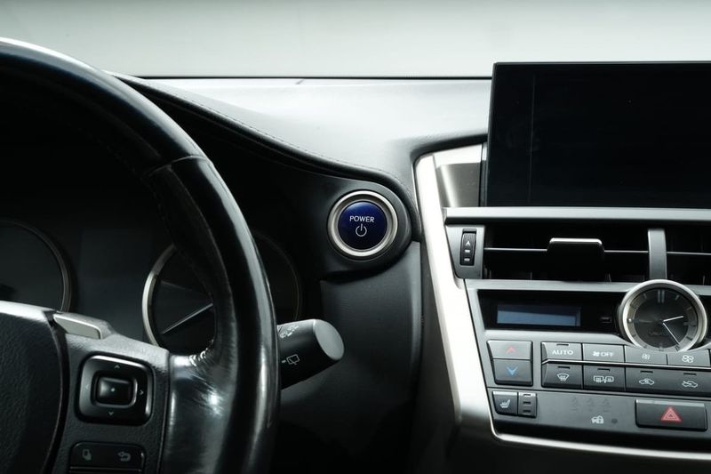 Lexus NX bild 17