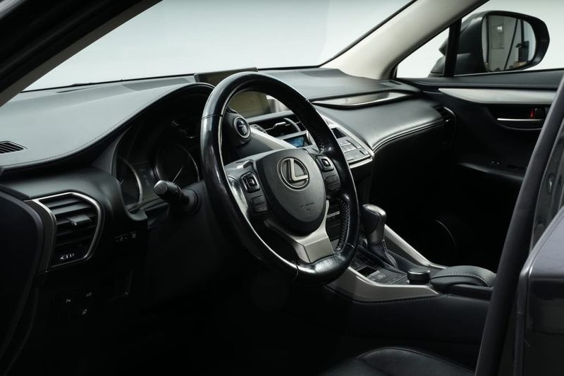 Lexus NX bild 13