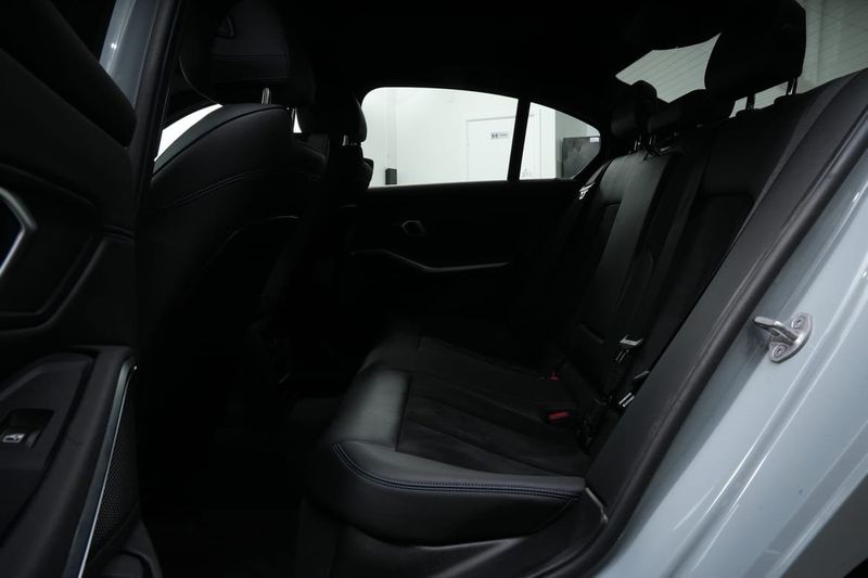 BMW 330 bild 16