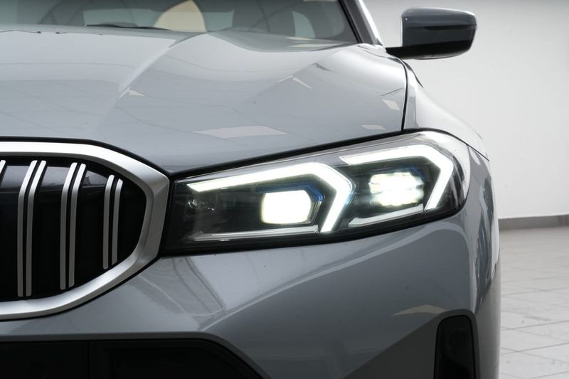 BMW 330 bild 8