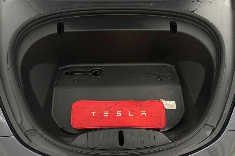 Tesla Model 3 bild 20