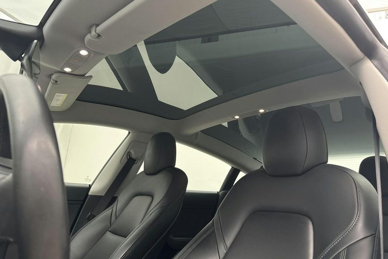 Tesla Model 3 bild 17