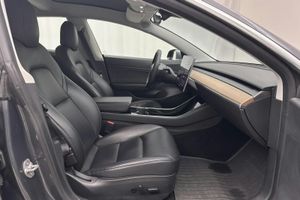Tesla Model 3 bild 7