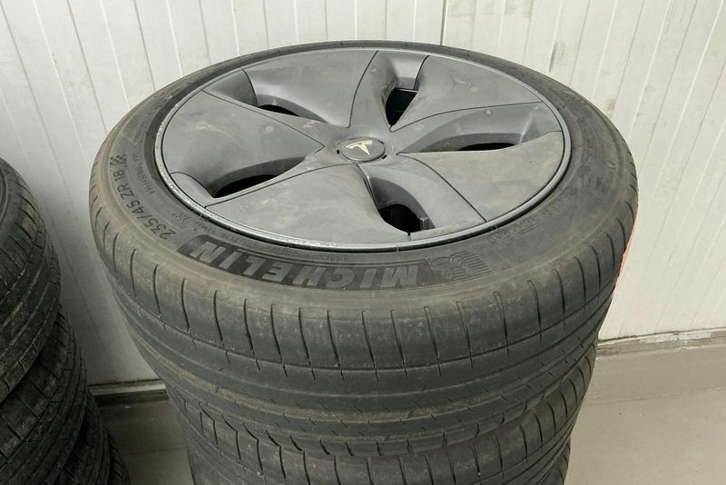 Tesla Model 3 bild 23