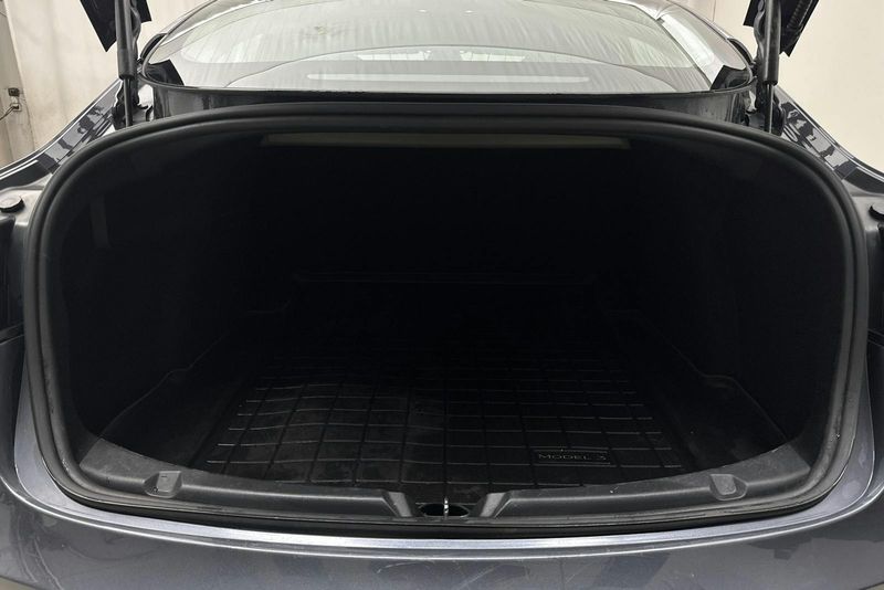 Tesla Model 3 bild 9