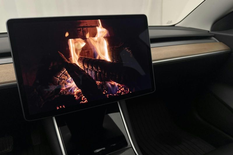 Tesla Model 3 bild 15