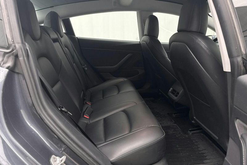 Tesla Model 3 bild 8