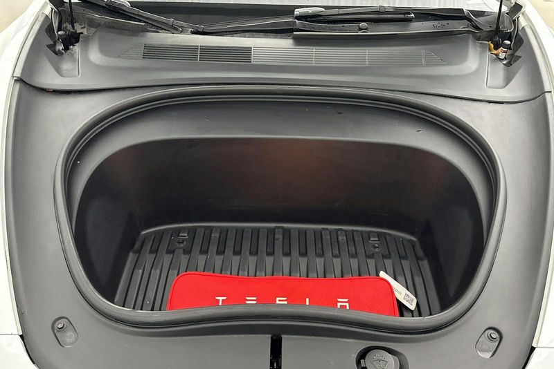 Tesla Model 3 bild 9