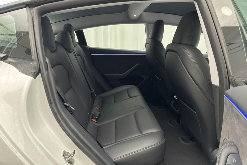Tesla Model 3 bild 8