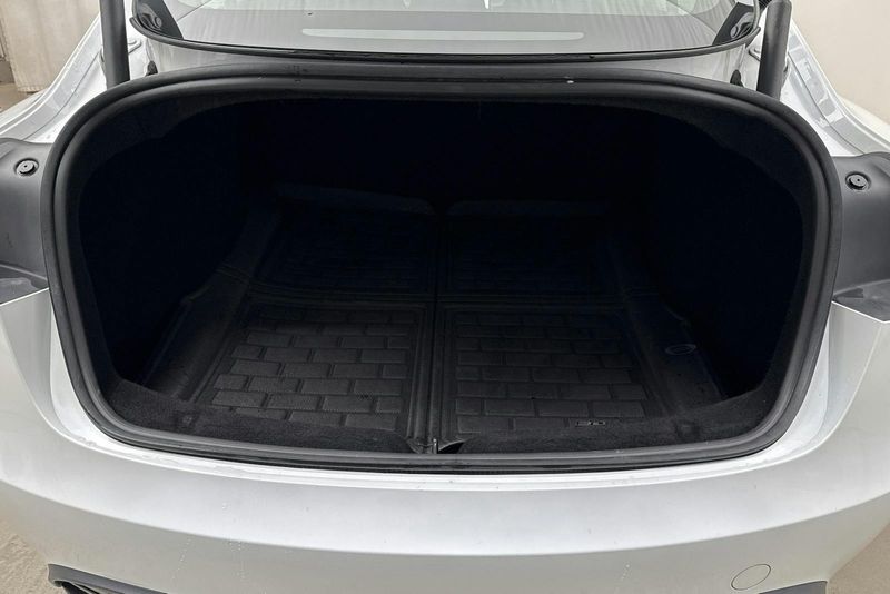 Tesla Model 3 bild 10