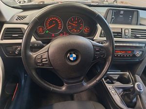 BMW 320 bild 13