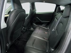 Tesla Model Y bild 15