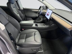Tesla Model Y bild 17