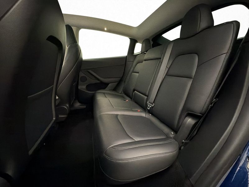 Tesla Model Y bild 25