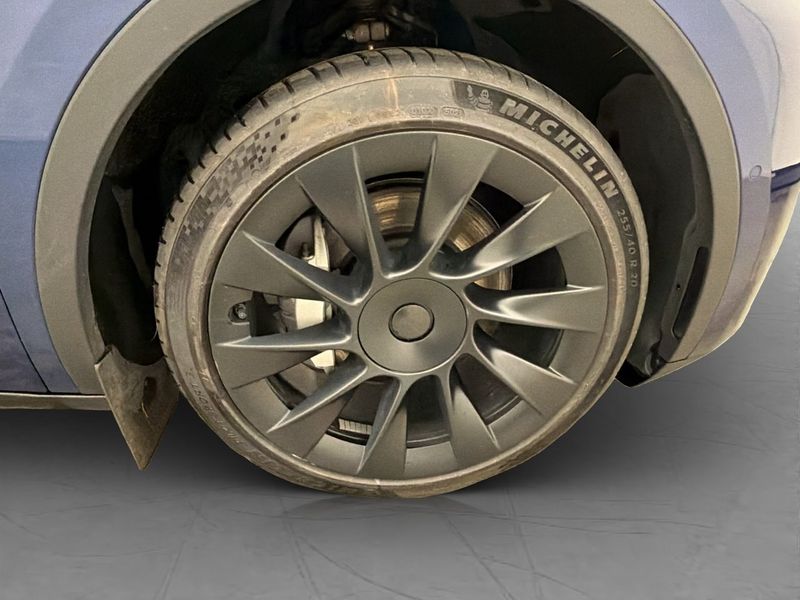 Tesla Model Y bild 32