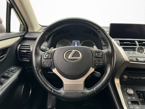 Lexus NX bild 13