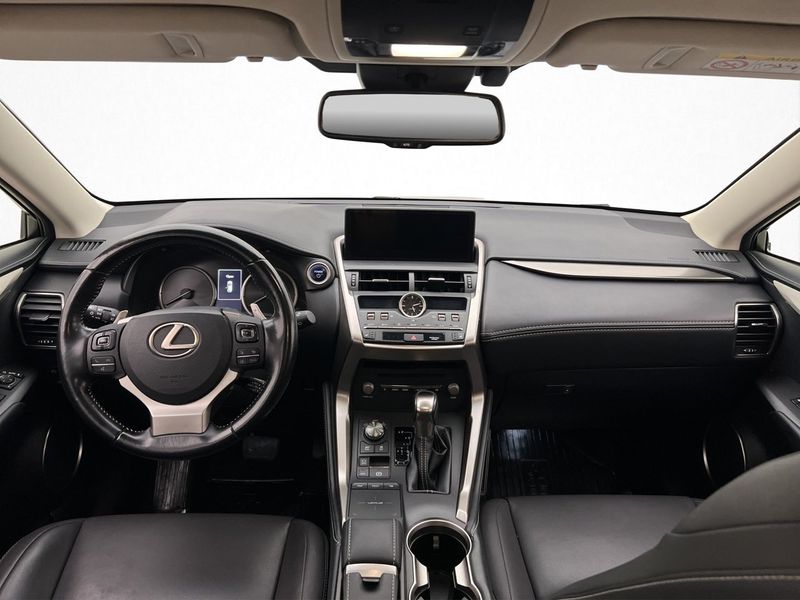 Lexus NX bild 12