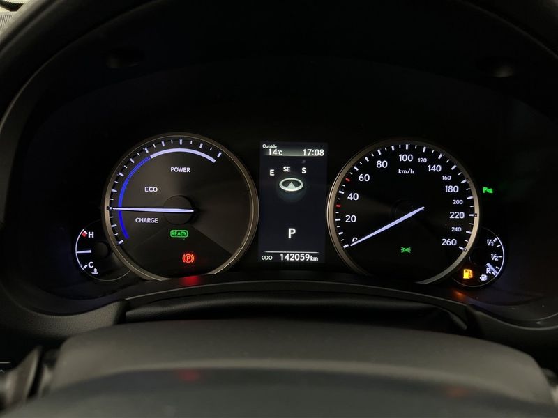 Lexus NX bild 17