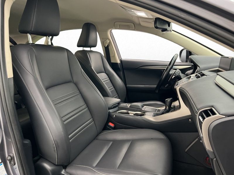 Lexus NX bild 25