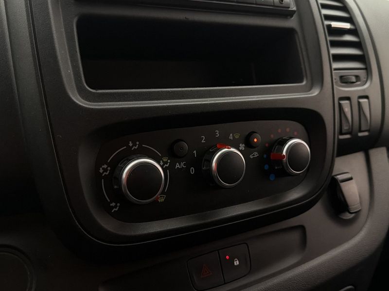 Renault Trafic bild 18