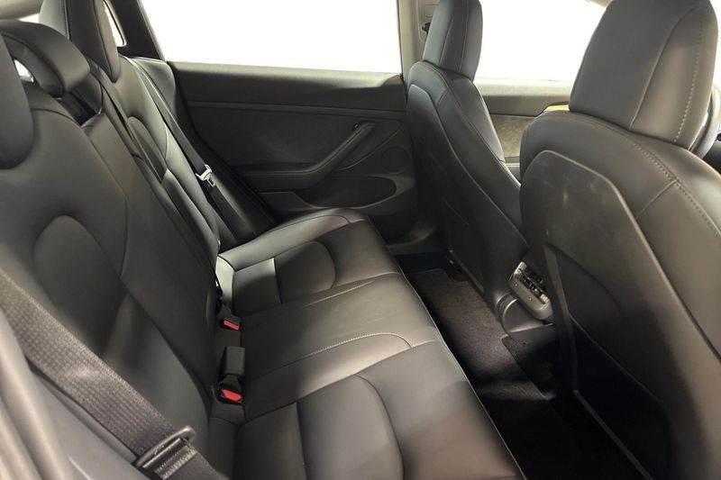 Tesla Model 3 bild 23