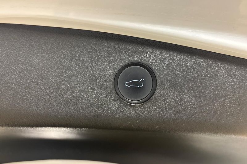 Tesla Model 3 bild 26