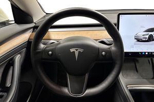 Tesla Model 3 bild 13