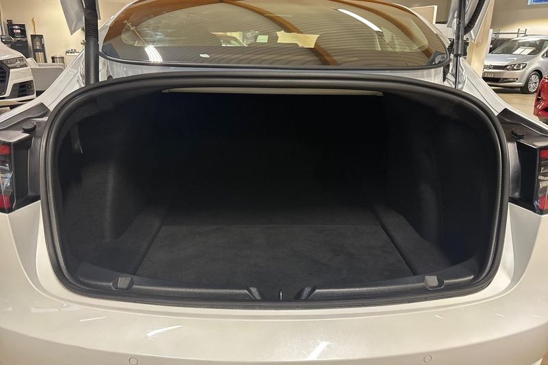 Tesla Model 3 bild 25