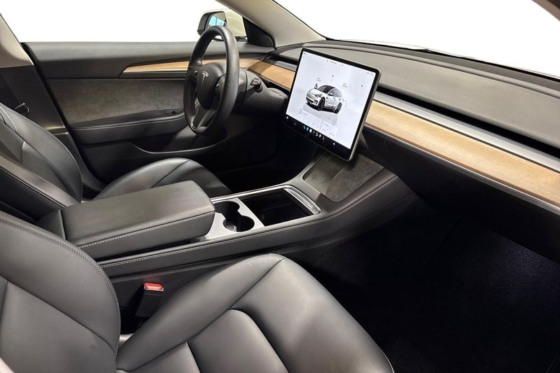 Tesla Model 3 bild 20