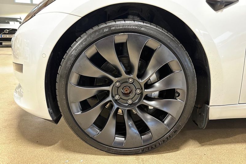 Tesla Model 3 bild 10