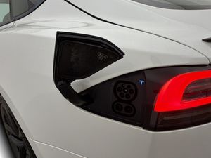 Tesla Model S bild 12