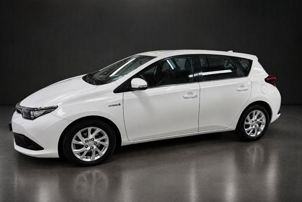 Toyota Auris HSD 1,8 136HK 14200 MIL - 2018