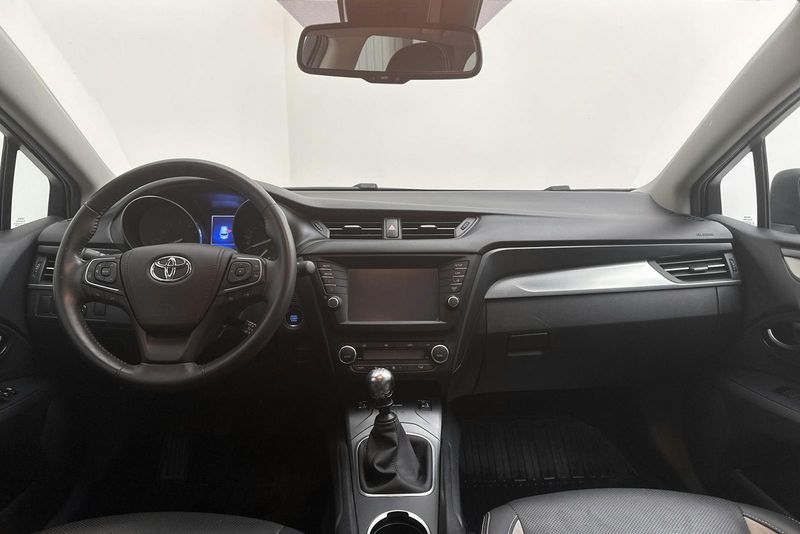 Toyota Avensis bild 6