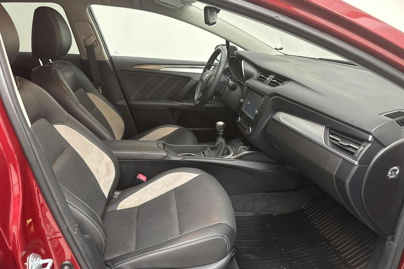Toyota Avensis bild 7