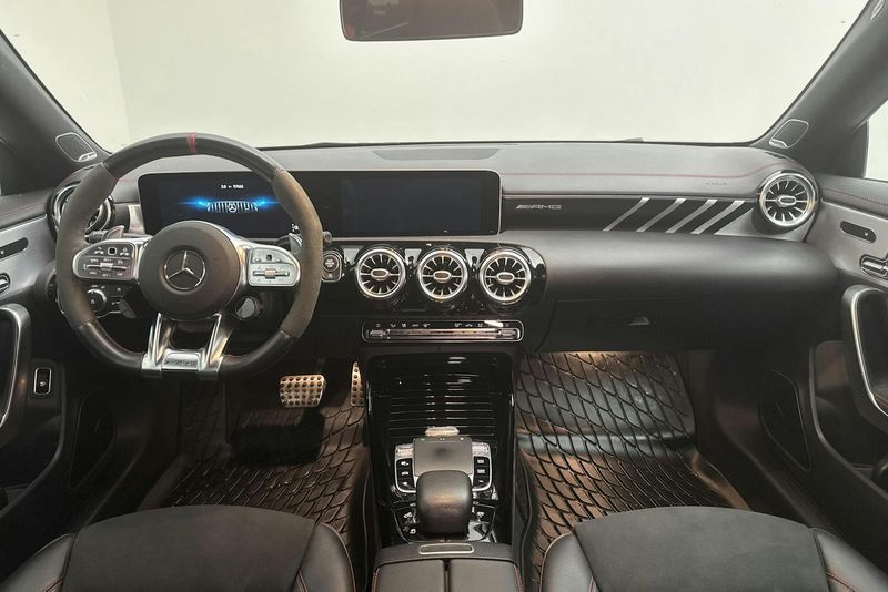 Mercedes CLA45 AMG bild 6