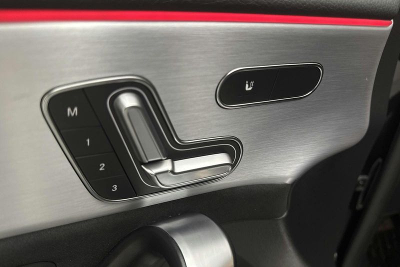 Mercedes CLA45 AMG bild 18