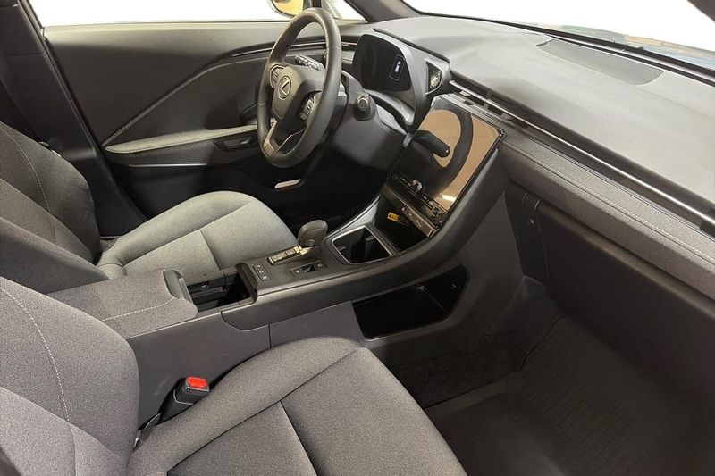 Lexus LBX bild 7