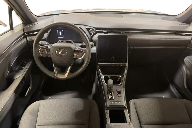 Lexus LBX bild 9