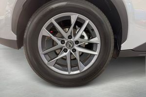 Lexus LBX bild 13