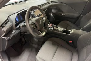 Lexus LBX bild 11
