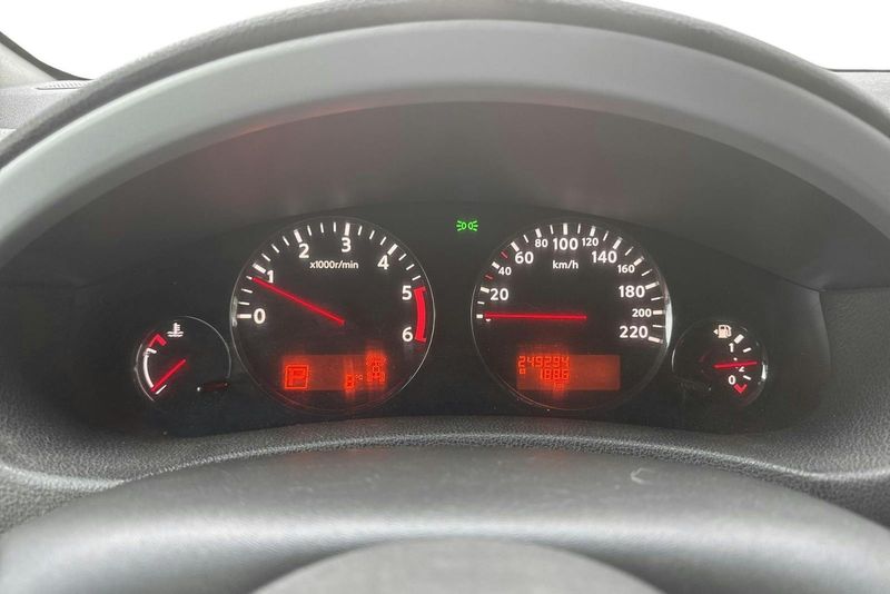 Nissan Pathfinder bild 12