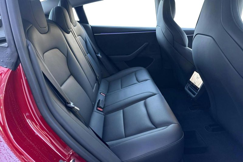 Tesla Model 3 bild 8