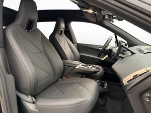 BMW iX bild 17