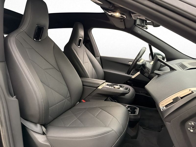 BMW iX bild 17