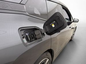 BMW iX bild 11