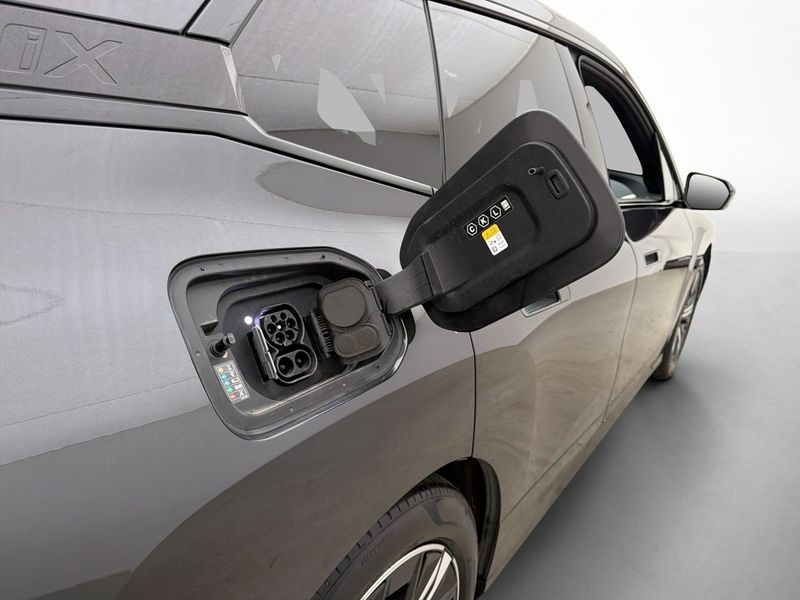 BMW iX bild 11